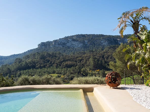 Detached house with pool and garden in Puigpunyent