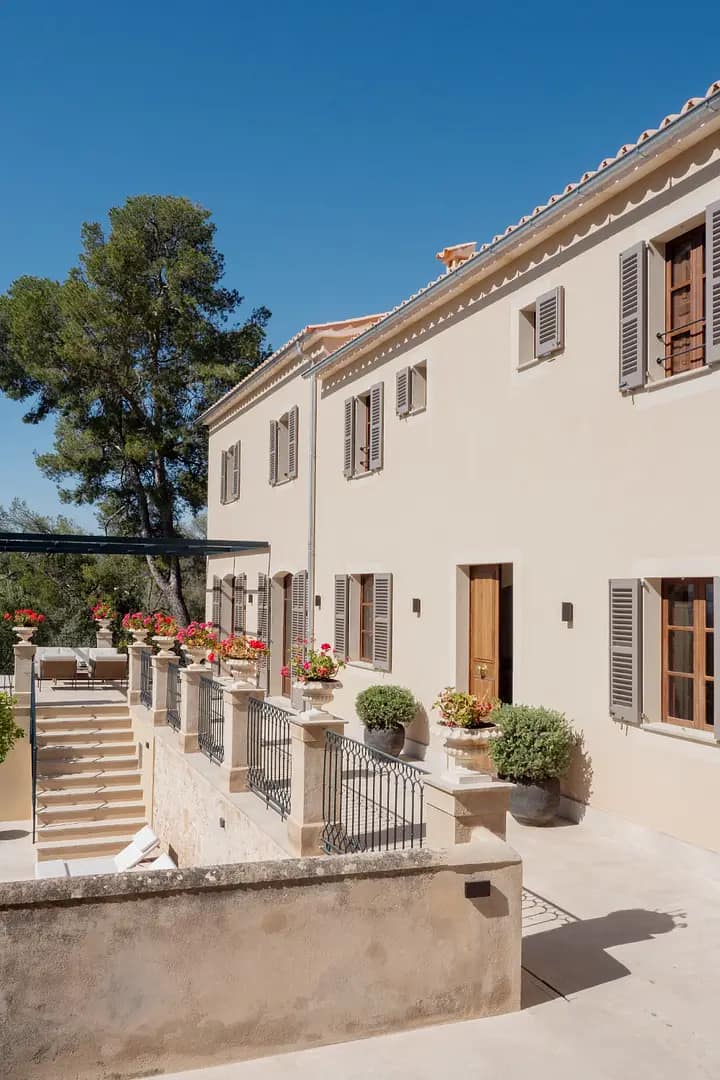 Reformed house with captivating views in Palma 1