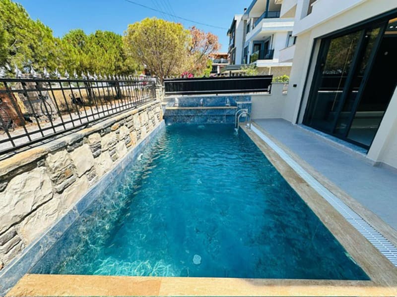 Four Bed Villa Altinkum