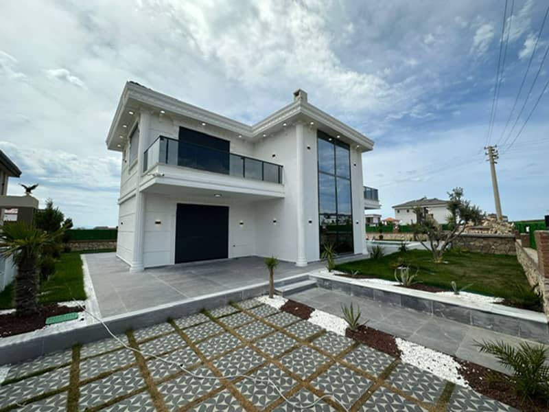 Four bedroom Villa outside Altinkum