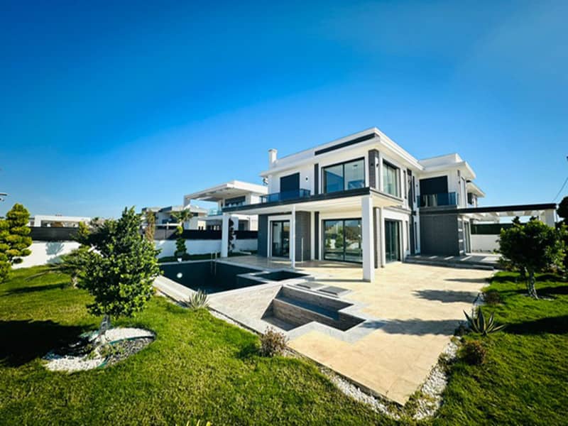 Four bedroom Villa in Altinkum