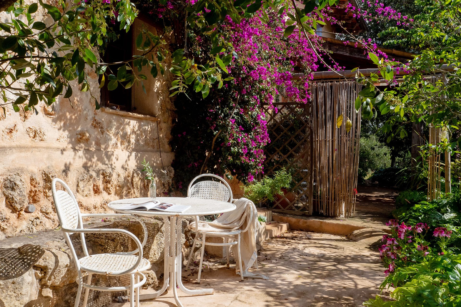 Country home on large plot in a private location 11