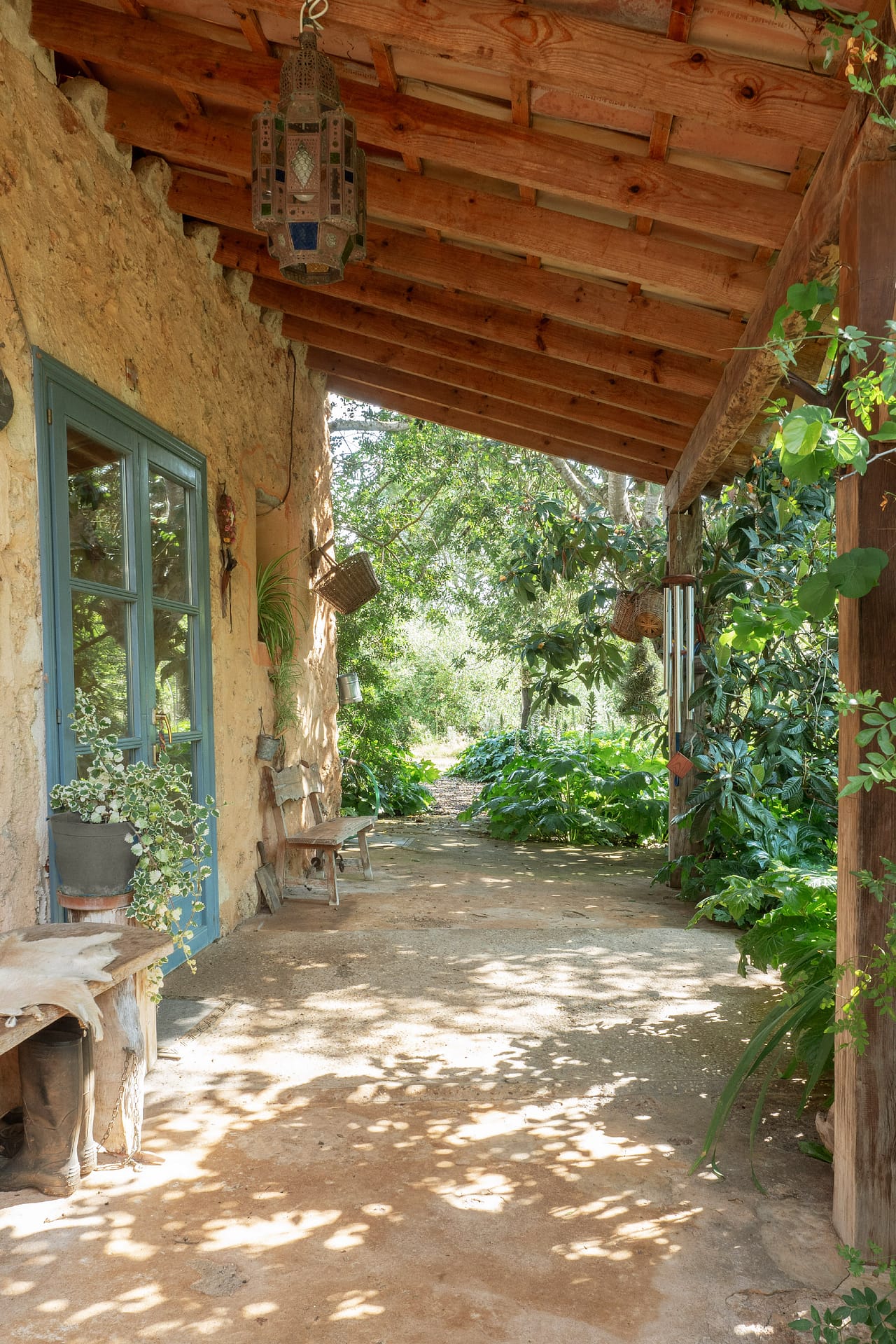 Country home on large plot in a private location 9