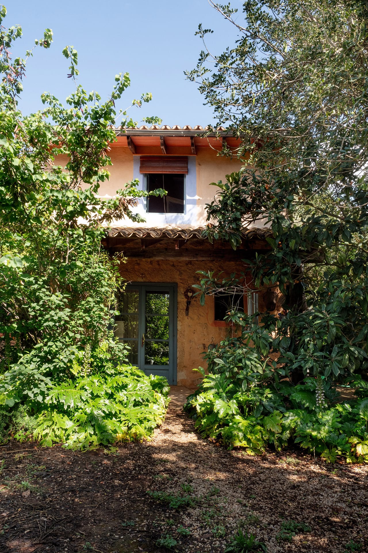 Country home on large plot in a private location 5