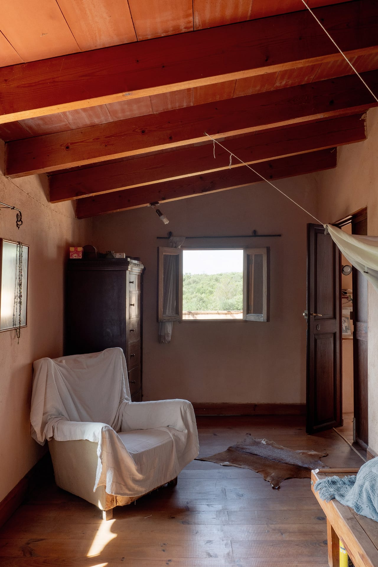 Country home on large plot in a private location 3