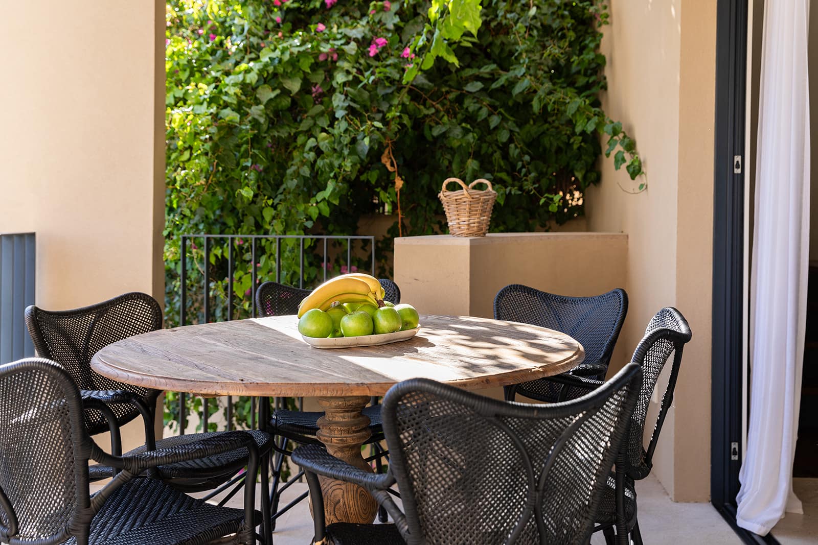 Sophisticated living in a renovated El Terreno Villa 42