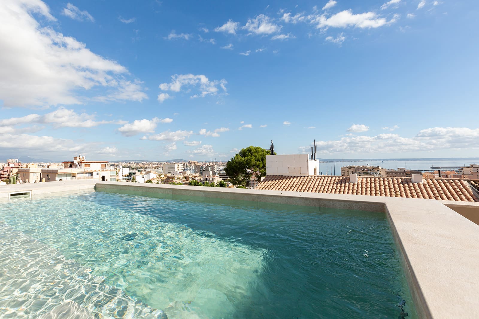 Sophisticated living in a renovated El Terreno Villa 18