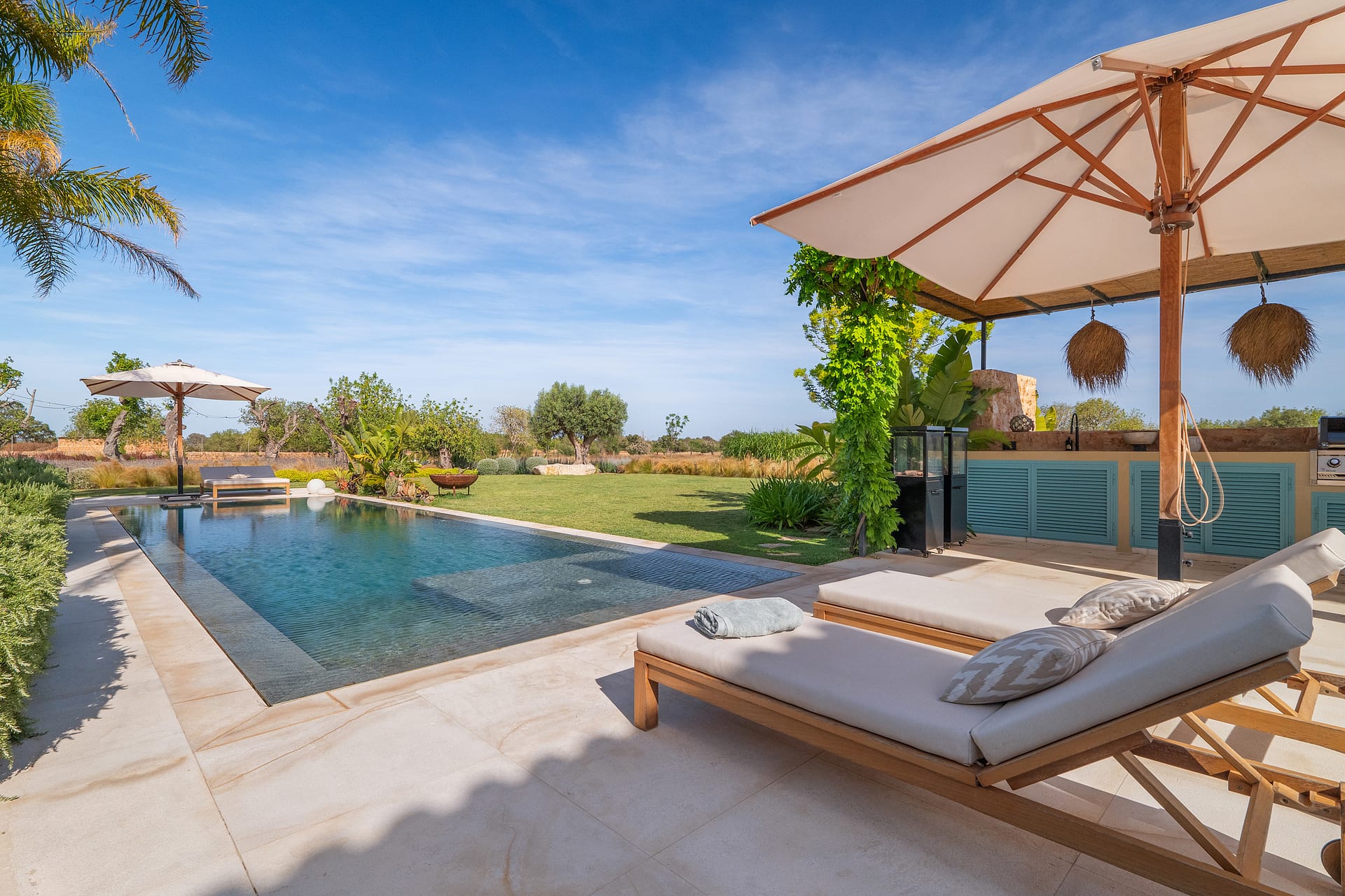 Remarkable finca with private golf course and guest house in Llucmajor 19