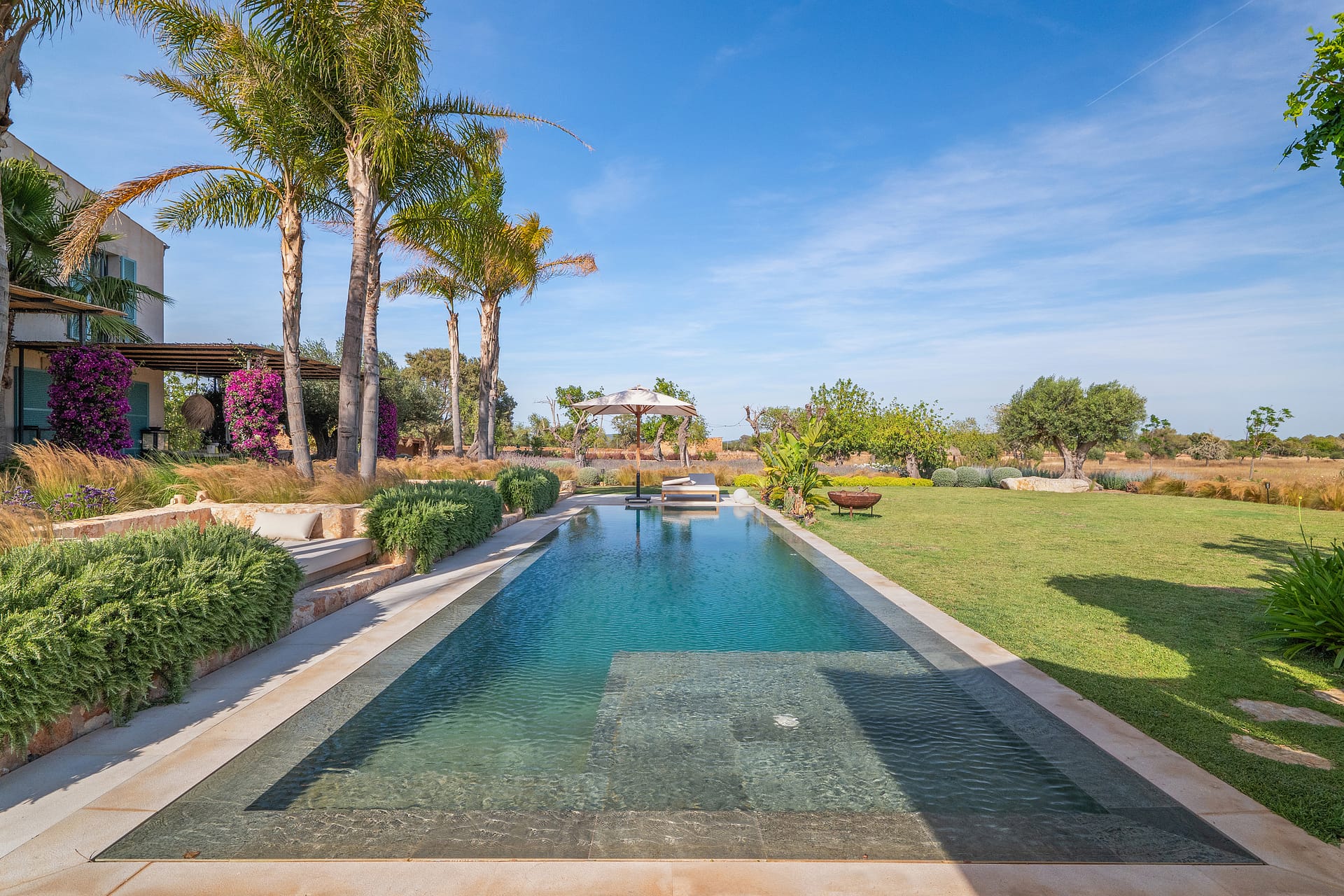 Remarkable finca with private golf course and guest house in Llucmajor 18