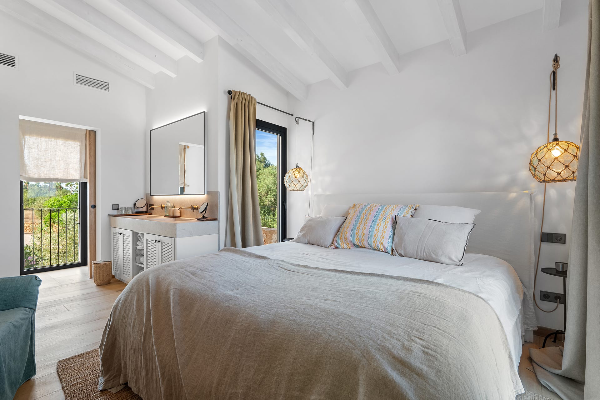 Remarkable finca with private golf course and guest house in Llucmajor 14