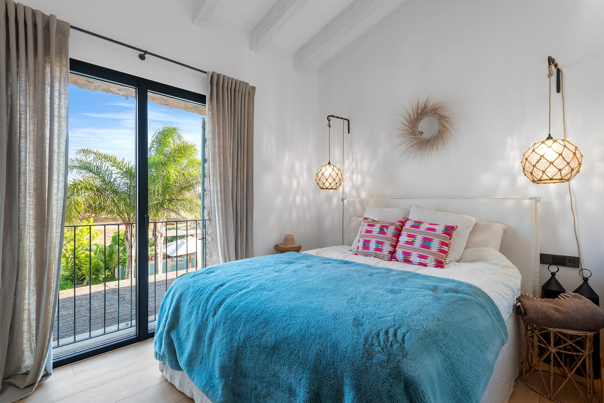 Remarkable finca with private golf course and guest house in Llucmajor 12