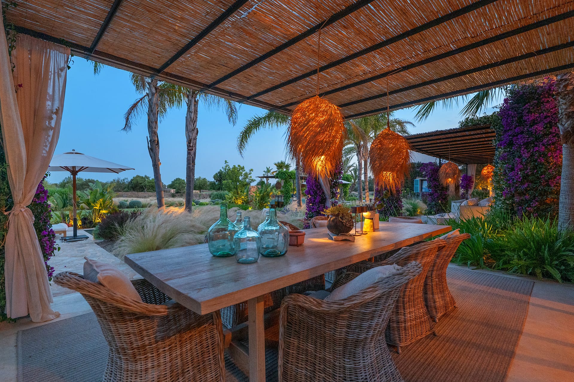 Remarkable finca with private golf course and guest house in Llucmajor 4