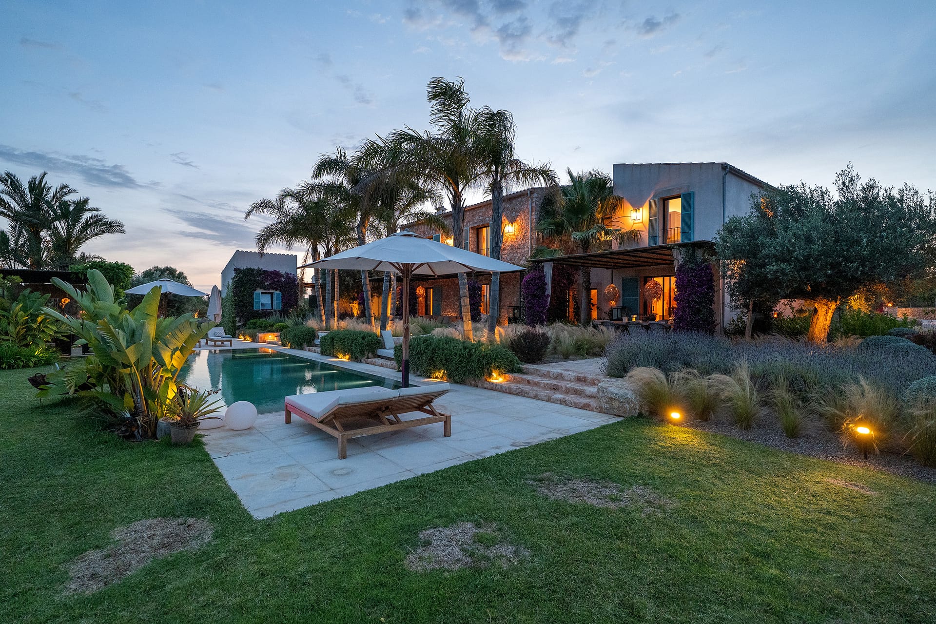 Remarkable finca with private golf course and guest house in Llucmajor 3