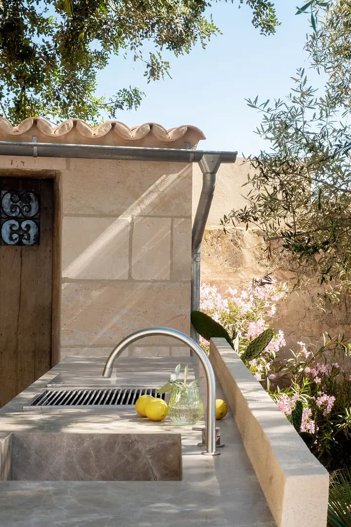 Reformed house with captivating views in Palma 41