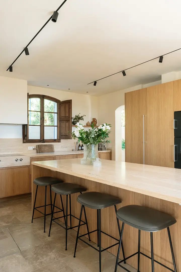 Reformed house with captivating views in Palma 30