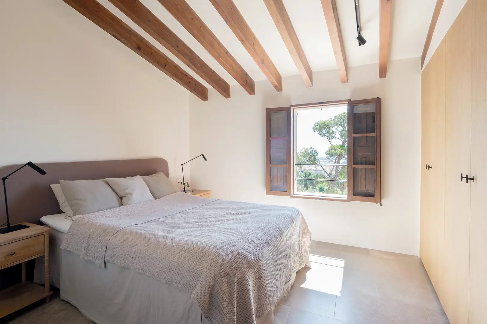 Reformed house with captivating views in Palma 22