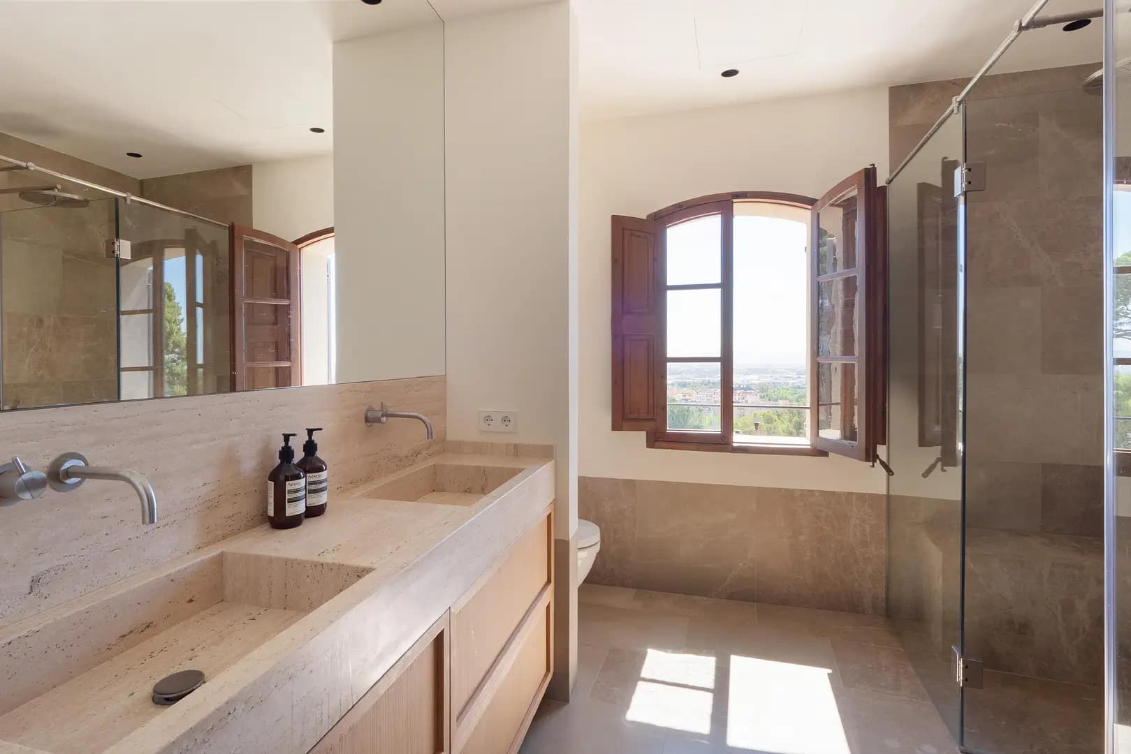 Reformed house with captivating views in Palma 19