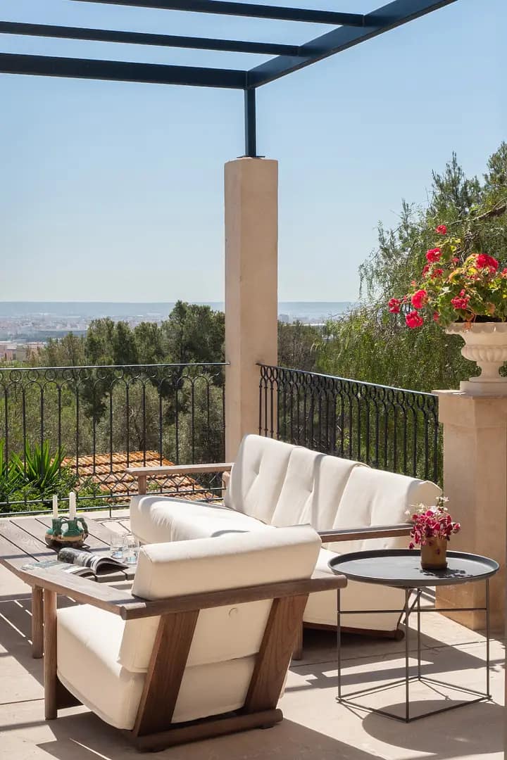 Reformed house with captivating views in Palma 14