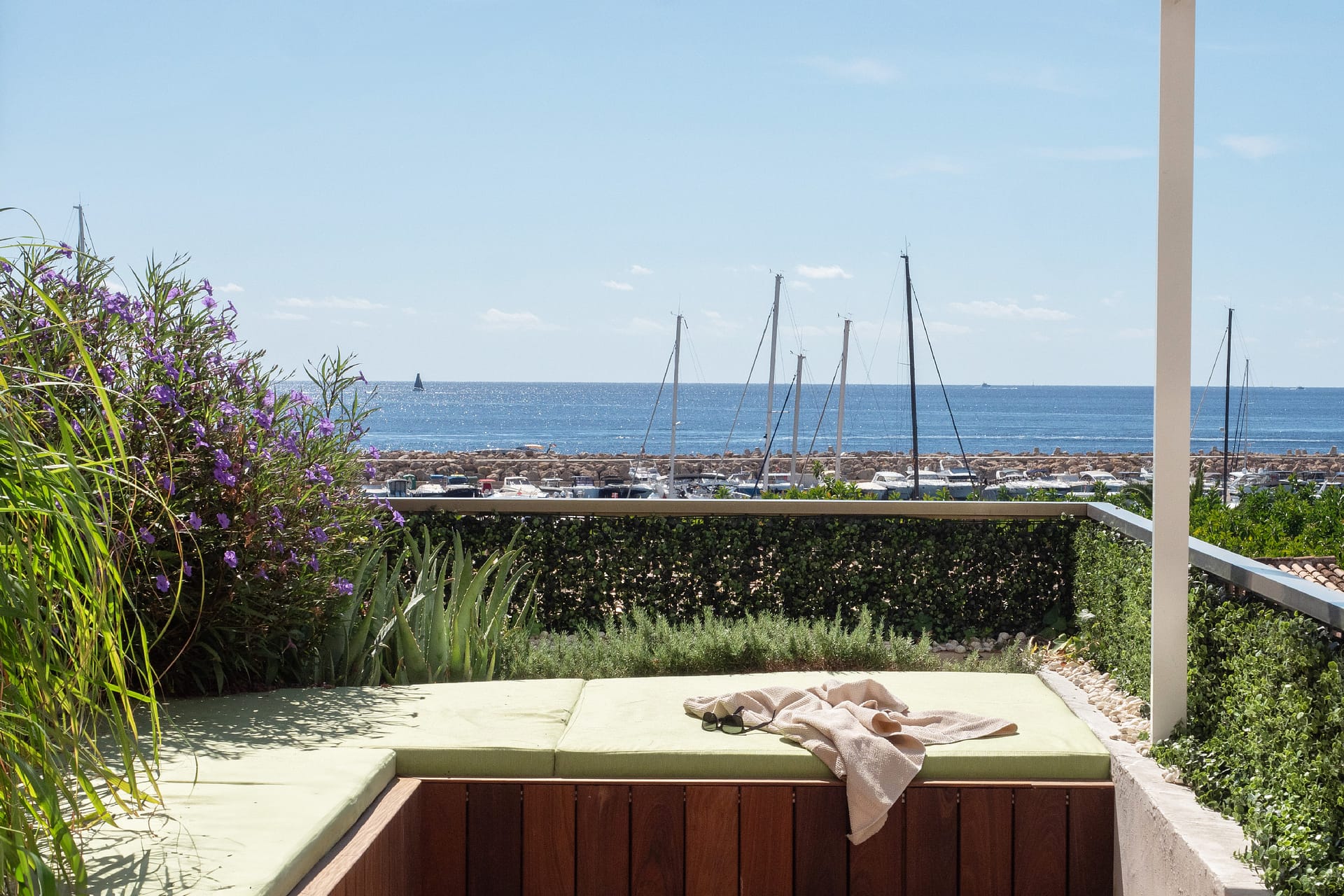 Newly Renovated Apartment with Sea Views in Exclusive Puerto Portals 58