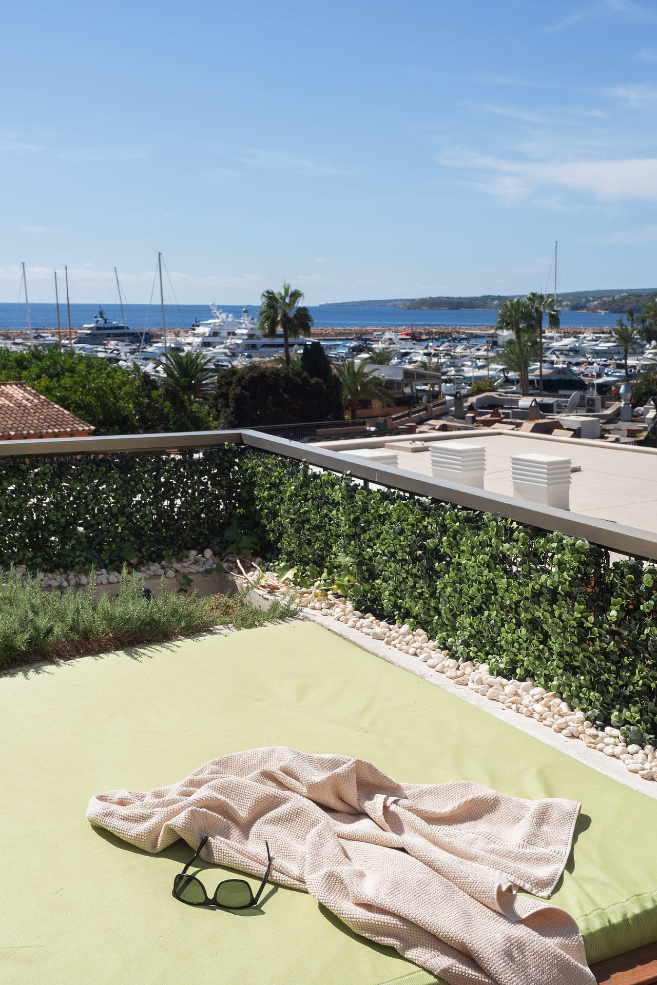 Newly Renovated Apartment with Sea Views in Exclusive Puerto Portals 25