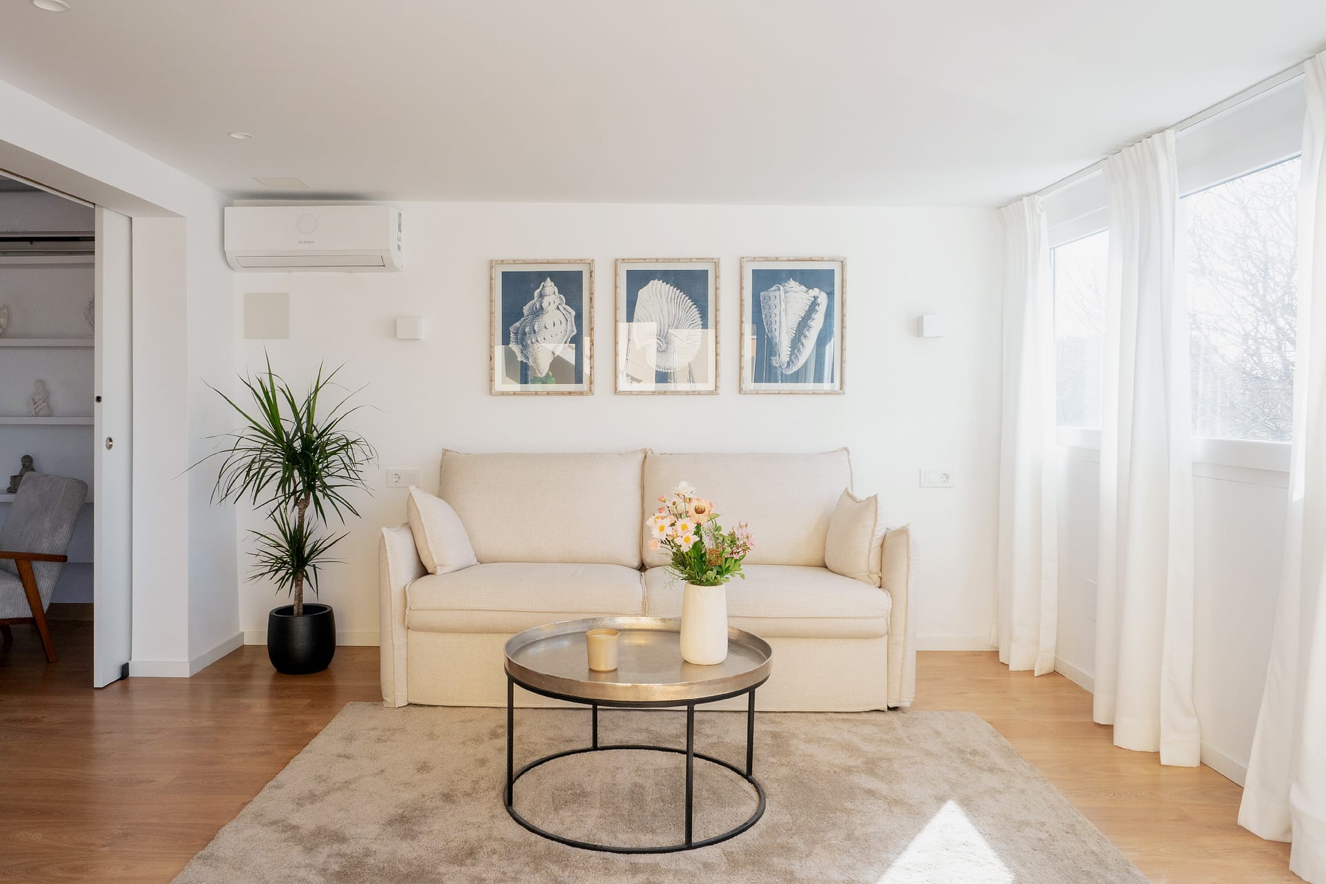 Fantastic renovated penthouse with expansive terraces in El Molinar 27