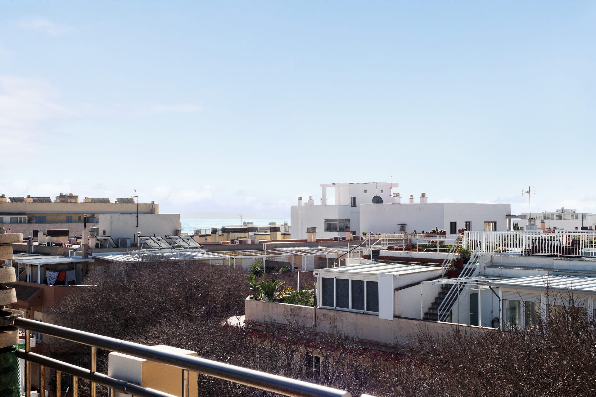Fantastic renovated penthouse with expansive terraces in El Molinar 16