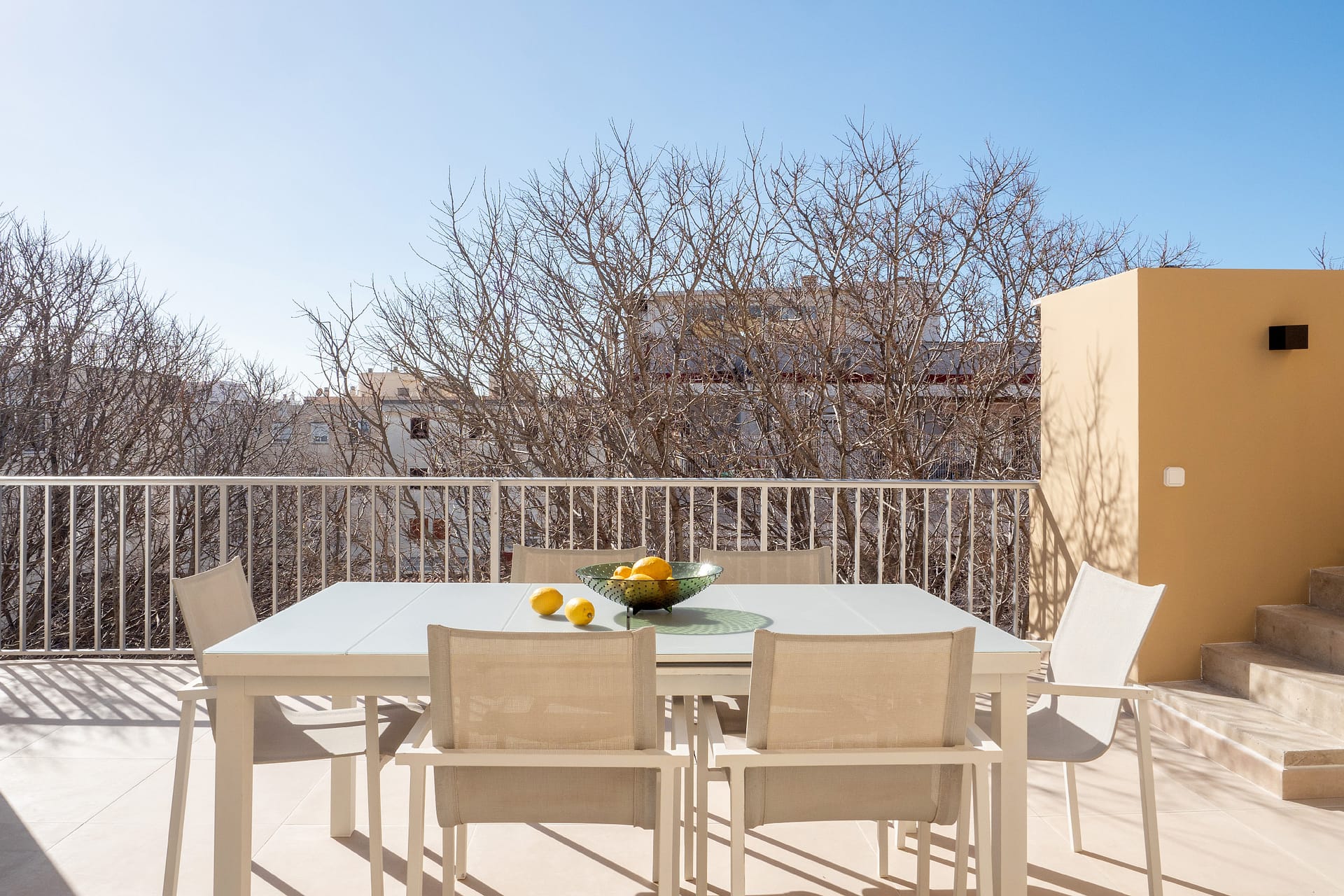 Fantastic renovated penthouse with expansive terraces in El Molinar 4