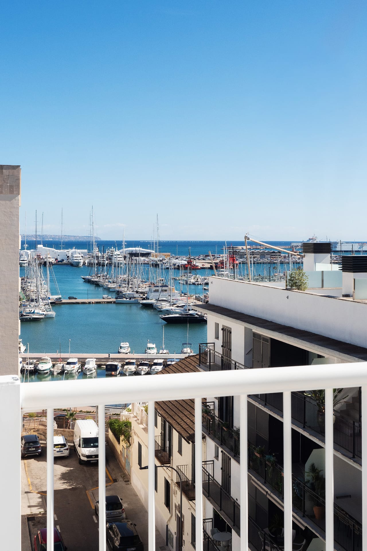 Renovated penthouse with large terrace and sea views in Santa Catalina