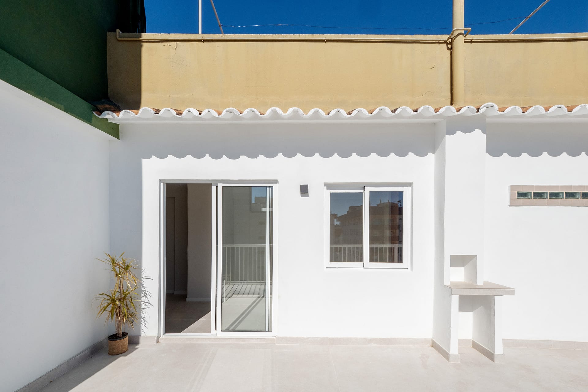 Renovated penthouse with large terrace and sea views in Santa Catalina