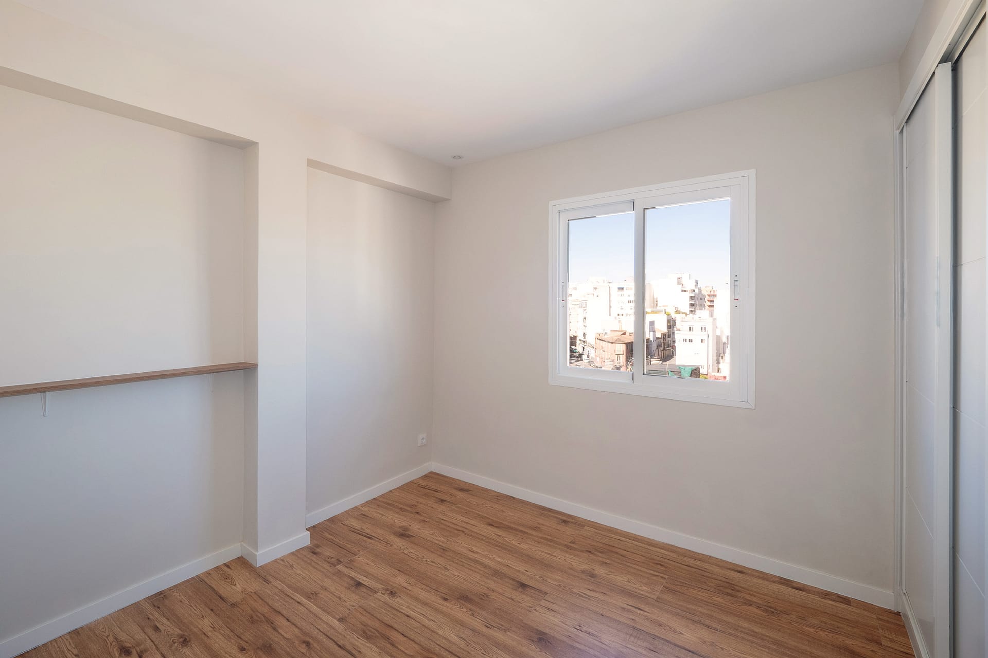 Renovated penthouse with large terrace and sea views in Santa Catalina